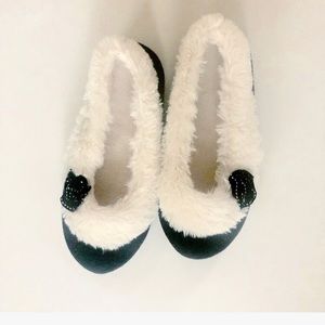 SOLD - NWOT Black slippers size small (5-6)